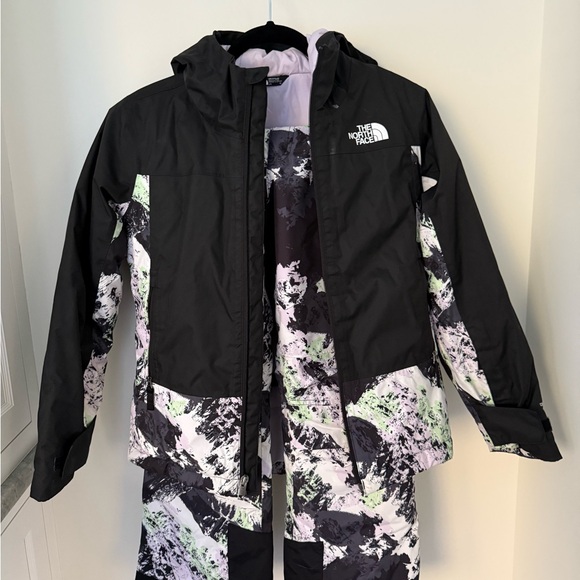 The North Face Girls' Freedom Extreme Insulated Jacket + Snow Pants - size 12 L - Picture 11 of 13